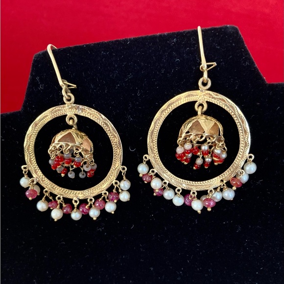 Earrings. Beautiful. Pre Owned. Gold Tone. - Picture 4 of 15